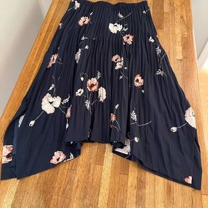 VINCE TIERED SMOCK SKIRT